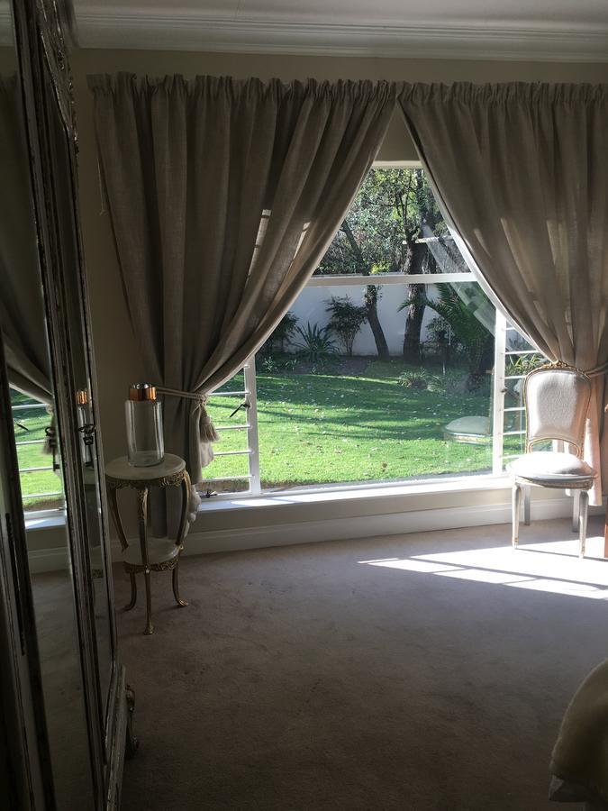 Vair'S Place Guest House In Sandton Paulshof - Apartment, Lux Suites & Spa Йоханесбург Екстериор снимка