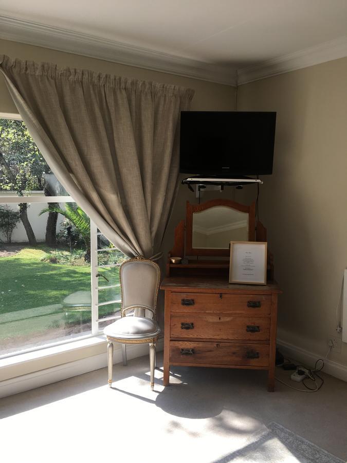 Vair'S Place Guest House In Sandton Paulshof - Apartment, Lux Suites & Spa Йоханесбург Екстериор снимка