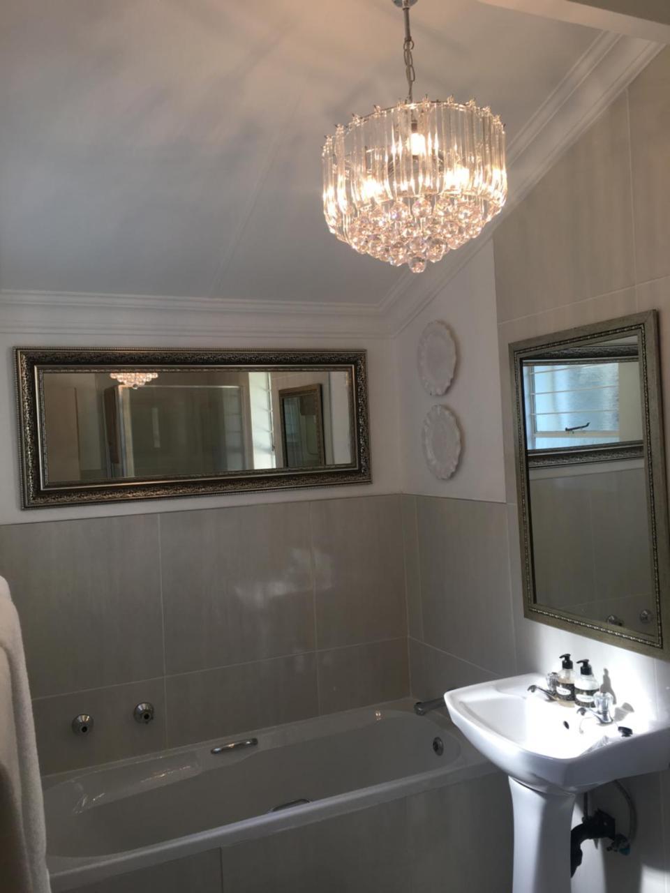 Vair'S Place Guest House In Sandton Paulshof - Apartment, Lux Suites & Spa Йоханесбург Екстериор снимка