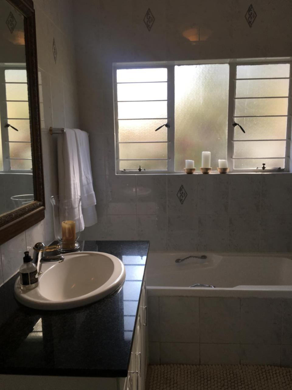 Vair'S Place Guest House In Sandton Paulshof - Apartment, Lux Suites & Spa Йоханесбург Екстериор снимка