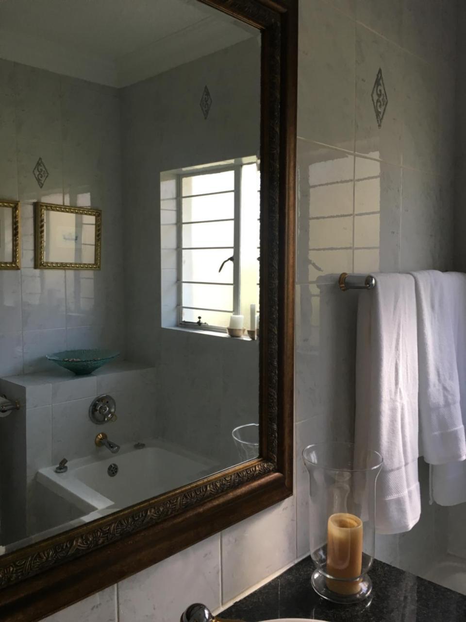 Vair'S Place Guest House In Sandton Paulshof - Apartment, Lux Suites & Spa Йоханесбург Екстериор снимка