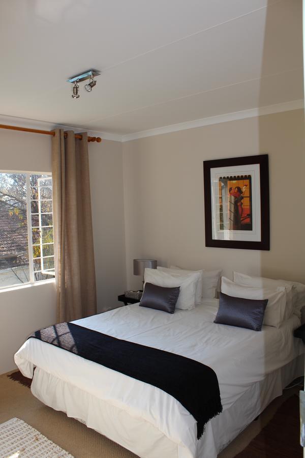 Vair'S Place Guest House In Sandton Paulshof - Apartment, Lux Suites & Spa Йоханесбург Екстериор снимка