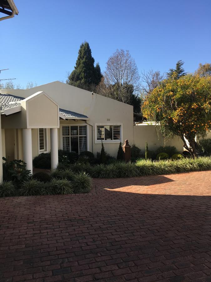 Vair'S Place Guest House In Sandton Paulshof - Apartment, Lux Suites & Spa Йоханесбург Екстериор снимка