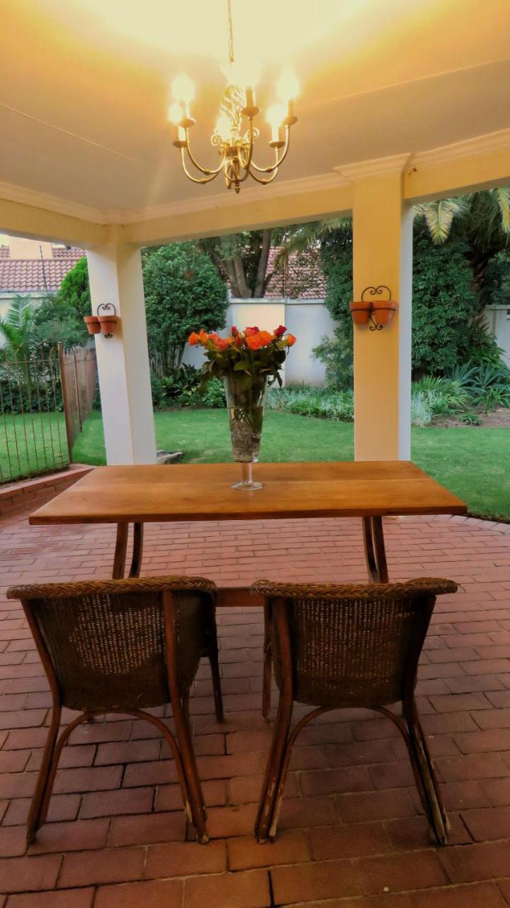 Vair'S Place Guest House In Sandton Paulshof - Apartment, Lux Suites & Spa Йоханесбург Екстериор снимка